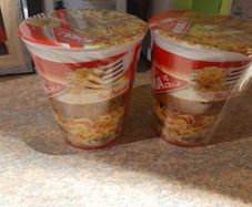 2 koka noodle pots (chicken)