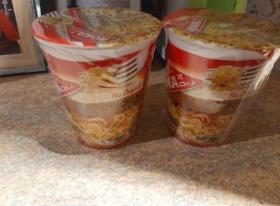 2 koka noodle pots (chicken)