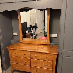 bedroom dresser and mirror