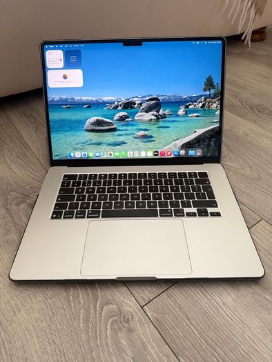 Apple Macbook Air 15.3 inch 2025 - 14 month apple warranty