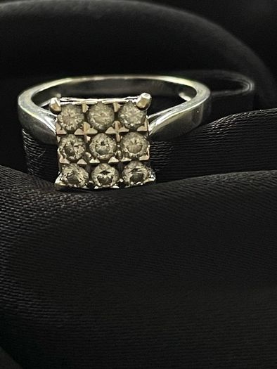 9ct white gold and Diamond Ring