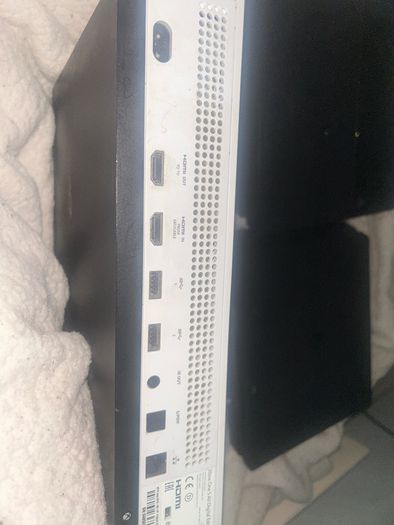 Selling 2 ps4 2 xbox 1's and a wheel set