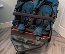 Out n' About Little Nipper double buggy