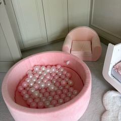 Free ball pit and matching chair