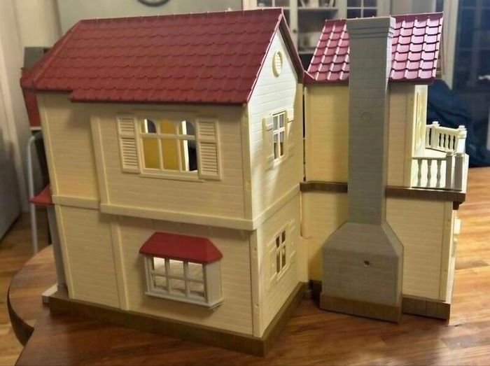 Sylvanians Red Roof Townhouse: Excellent Condition