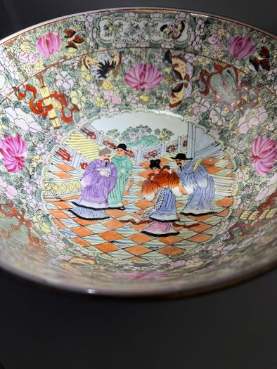 Large Chinese Cantonese Famille Rose Punch Bowl - 25cm - Court Scene - Seal Mark