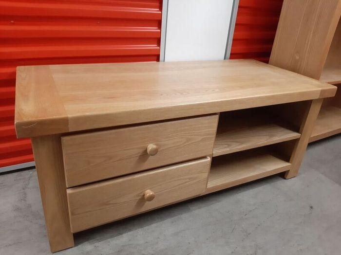 TV Table with 2 drawers and 2 shelves