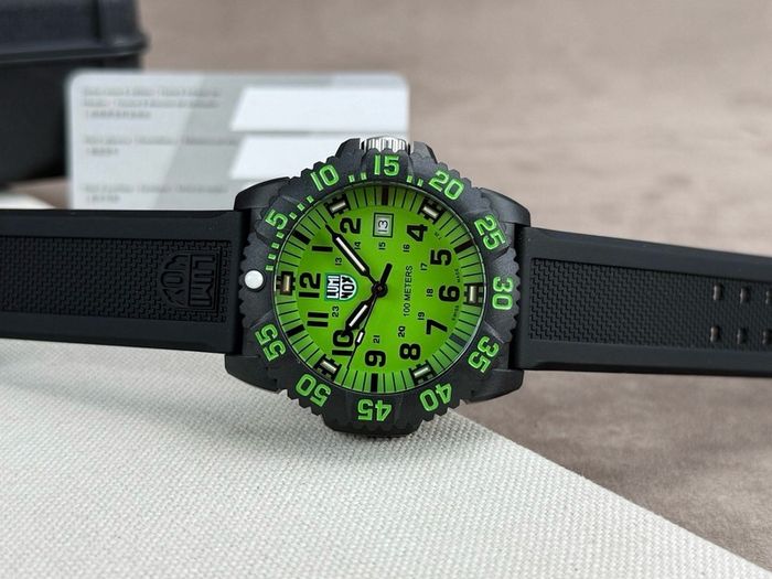 (Brand New)Luminox - Sea Lion Date Green