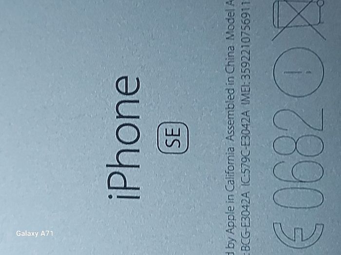 Apple Iphone SE, Space Grey, 32GB, with Battery Pack Case for Great protection, excellent condition