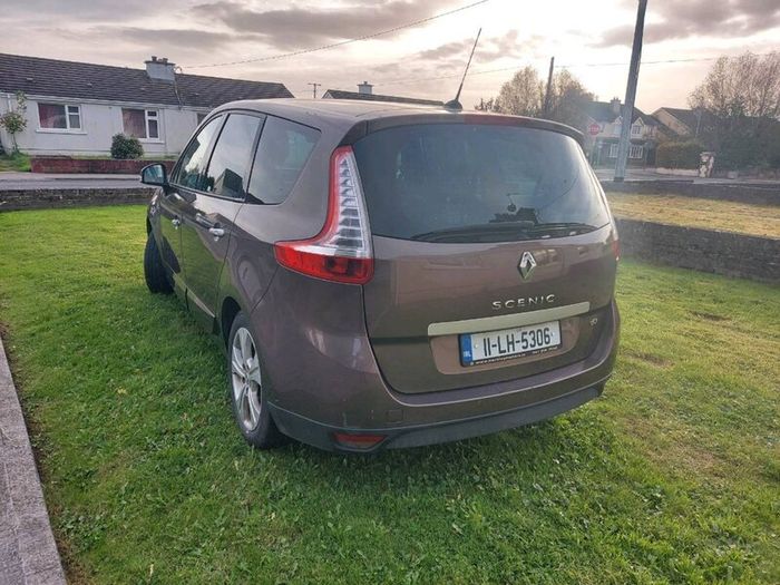 Renault scenic 7 seater.