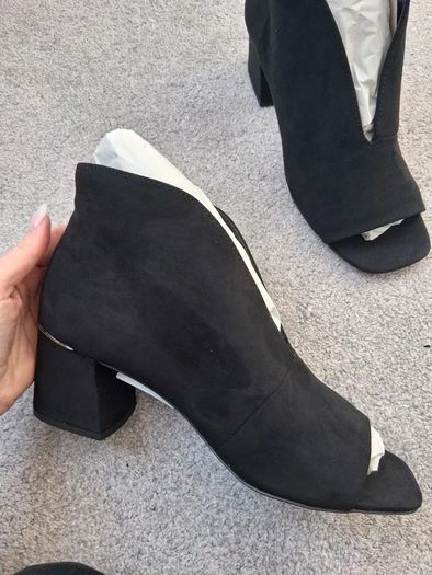 Stunning Black Brand New Never worn UK7 (EUR41) (Wide Fit) Hardware Shoe Boots From Next
