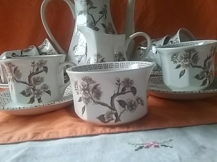 J. & G. Meakin "Innocense" Coffee Set