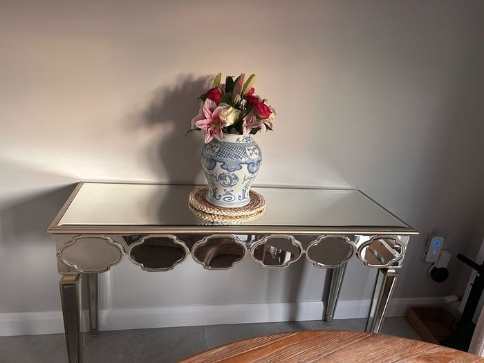 Camden Isle Yasmina Console