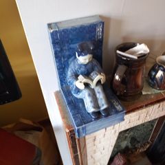 chinese shelf book ends.