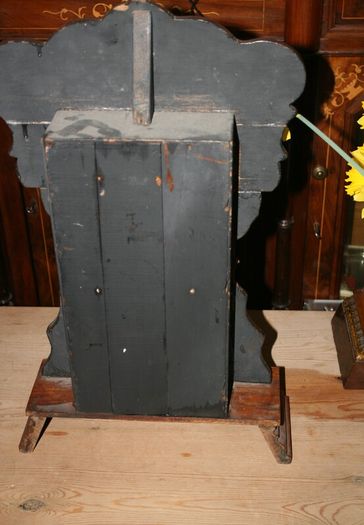 Antique Mantel Clock made by Waterbury AMERICAN GINGERBREAD CLOCK Carved Oak Case 59 x 35cm works well