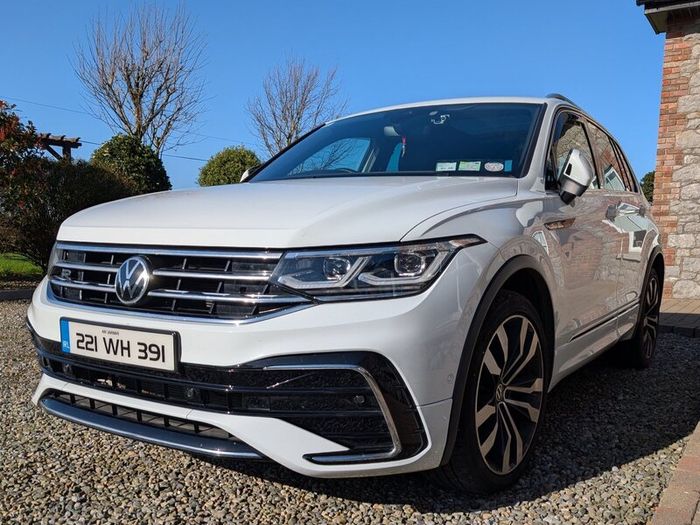 2022 VW Tiguan R-Line 2.0 TDI 150 BHP | Pan Roof