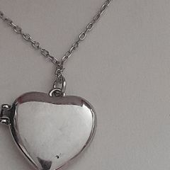 ladies silver chain and pendant