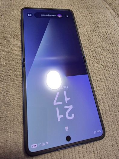 Samsung Galaxy Z Flip 7 512GB - Like New, 1 year old -12 mth Samsung Waranty -Blue color