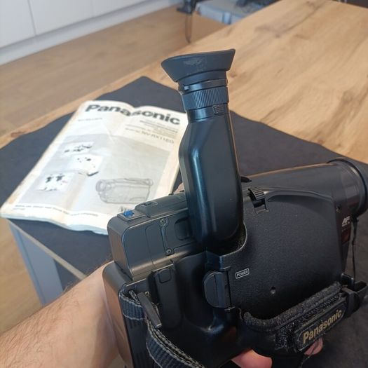 Panasonic RX11 Palmcorder VHS-C Camcorder 21x Zoom