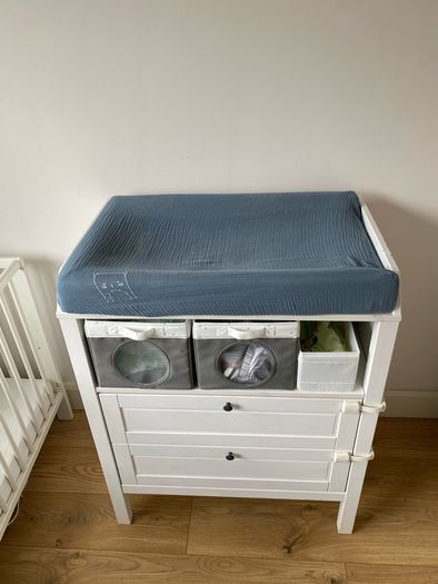 baby change table