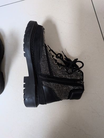River Island Black/Diamond Patterned Ankle l Boots.  S.39-6.