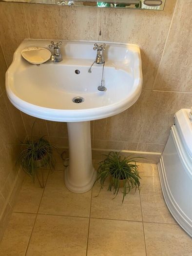 Bathroom suite