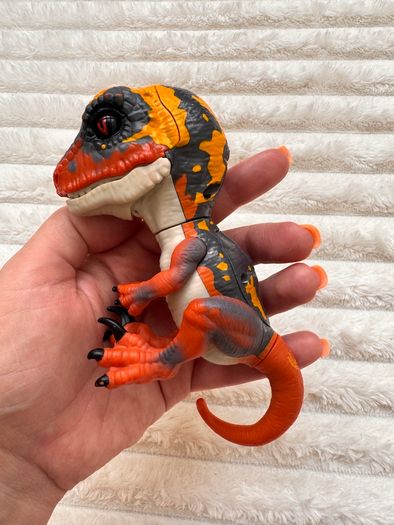 Blaze Untamed Raptor Velociraptor Fingerlings Orange & Yellow Dinosaur Used Please see photos