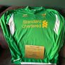 Reina signed Liverpool jersey Image 4