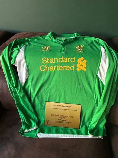 Reina signed Liverpool jersey