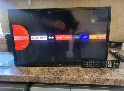 24" led smart hd tv + wall mounted bracket + Amazon fire stick