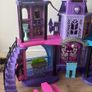 Monster high house with 5 dolls and all accessories Image 3