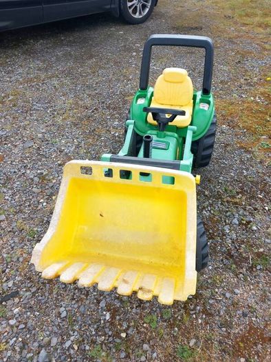 LittleTykes folding slide . 85 EURO and John deere Ride on tractor 40 euro