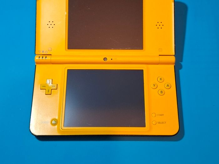 DSi XL Boxed (Yellow)