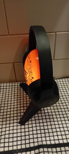 Headphone gaming stand with light