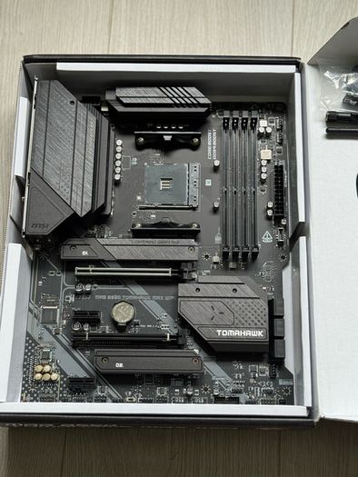 MSI MAG B550 TOMAHAWK MAX WIFI - Excellent Condition - Boxed with Invoice