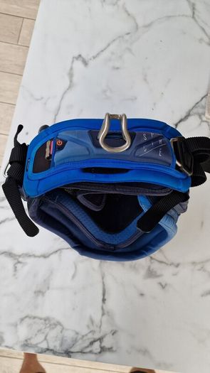 Kitesurfing harness
