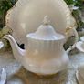Royal Albert "Val D'or " tea set Image 3