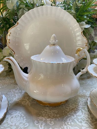 Royal Albert "Val D'or " tea set