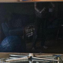 https://www.trustedreviews.com/reviews/samsung-ue46d8000  Working but note the following: -A few lines of dead pixels noticeable when screen showing green pictures. Shown in photo (straight lines. Other distortion is just from photo?) - stand is damaged a