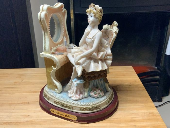 Figurines