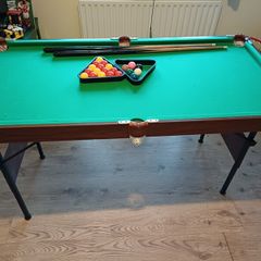Kids pool table
