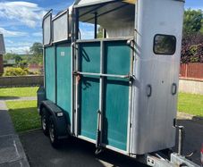Horse box