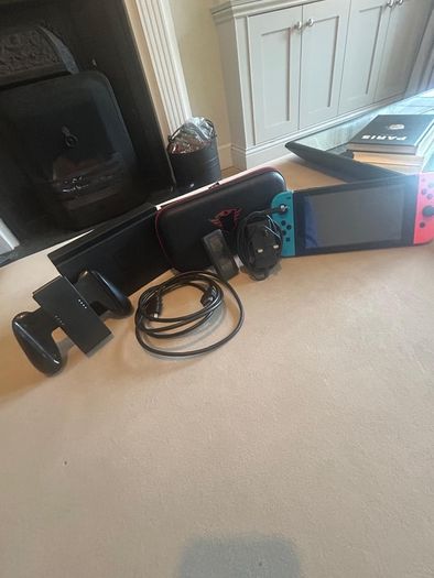 Nintendo Switch Plus 4 Games and Case.