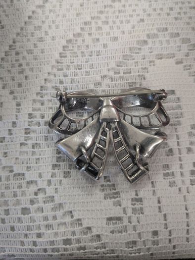 Silver brooch with marcasite