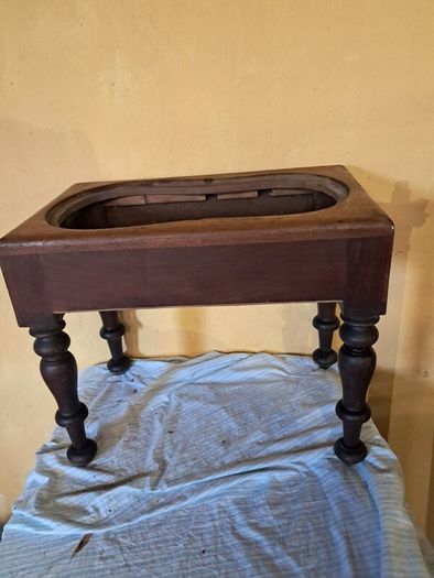 Old bady bath with no bath
