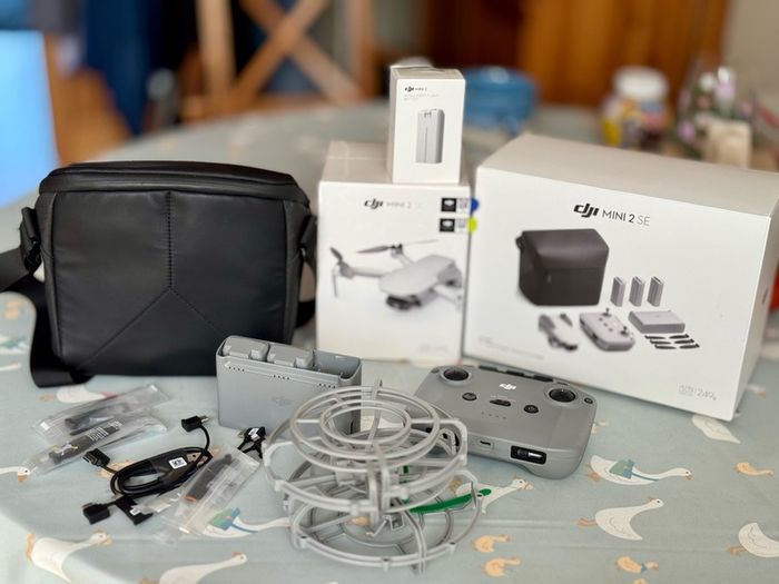 DJI Mini 2 SE drone bundle. (Fly more combo)