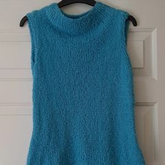Very pretty hand-knitted tank top