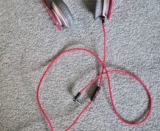 Beats Solo HD Red