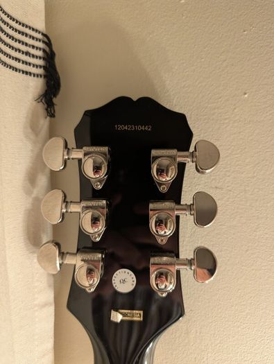 2012 Epiphone Les Paul Standard in Ebony/Black