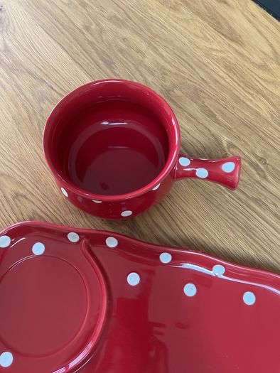 Polka dot serving dish